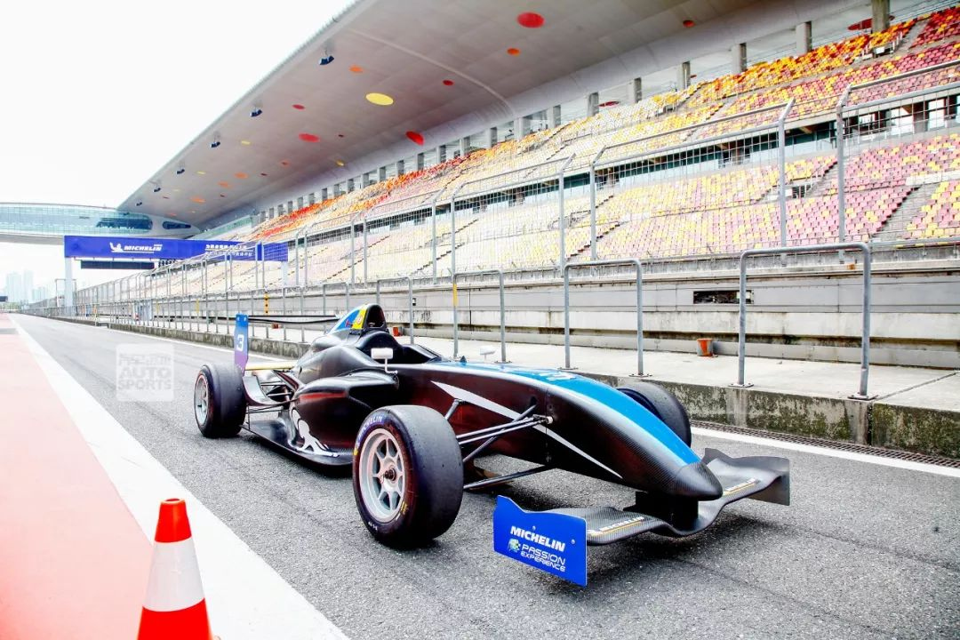 极速明星：F1赛车飞驰