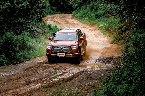 Jeep2500价格吸引关注：强劲动力、卓越越野性能的SUV