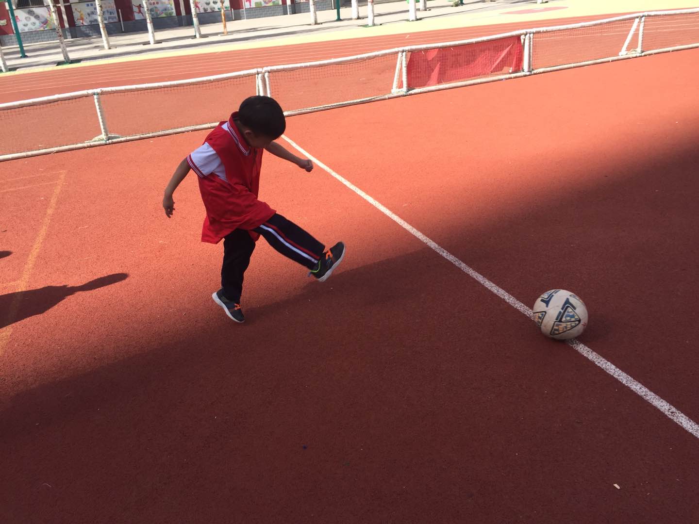 手机踢足球的游戏-手机里的足球世界：小巨人的逐梦之旅