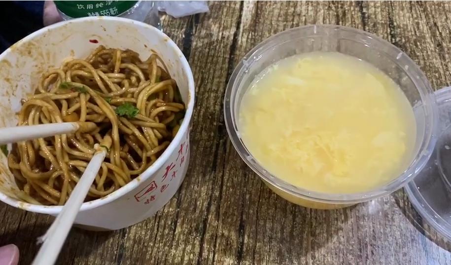 武汉的风俗有哪些-武汉早餐文化：美食诱人，热干面让我回味无穷