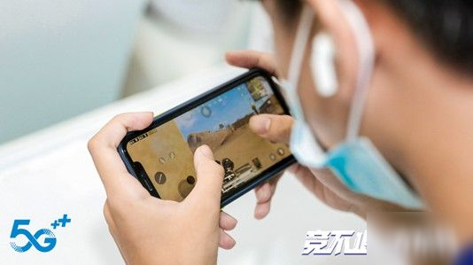 手机游戏市场火-智能手机改变了一切：手机游戏市场蓬勃发展，为上班族带来全新娱乐体