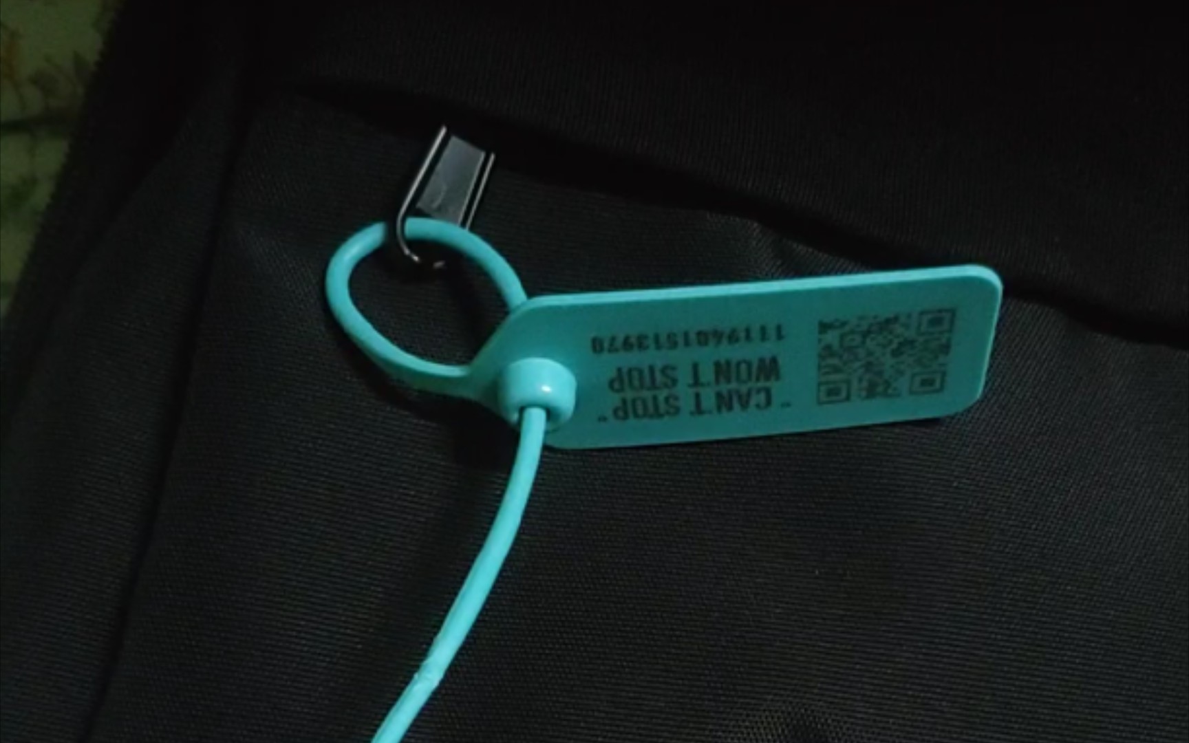 毒的标签怎么拆开_毒的标签怎么拆_如何拆掉毒的标签
