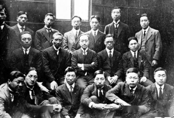 建党日期的特殊意义：1921 年 7 月的那个秘密会议如何改