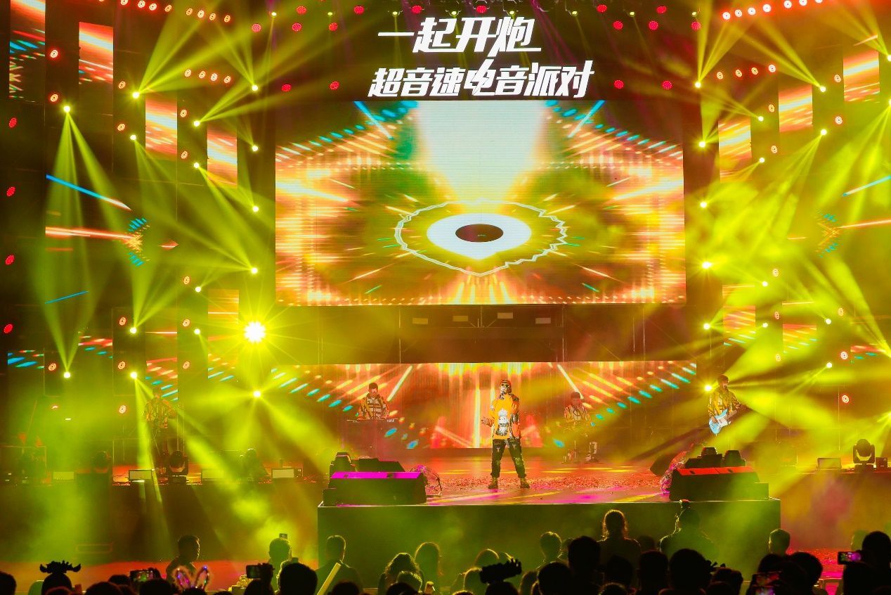 手机音乐游戏舞蹈：融合节奏感与音乐的魔法，开启个人舞蹈派对