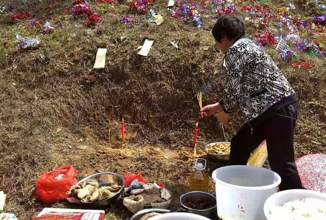 扫墓讲究时间有什么忌讳_扫墓时间有什么讲究_扫墓讲究时间有哪些