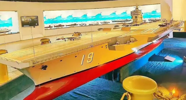 福建舰航母简介-福建舰：中国自主建造的航空母舰，彰显国家海军