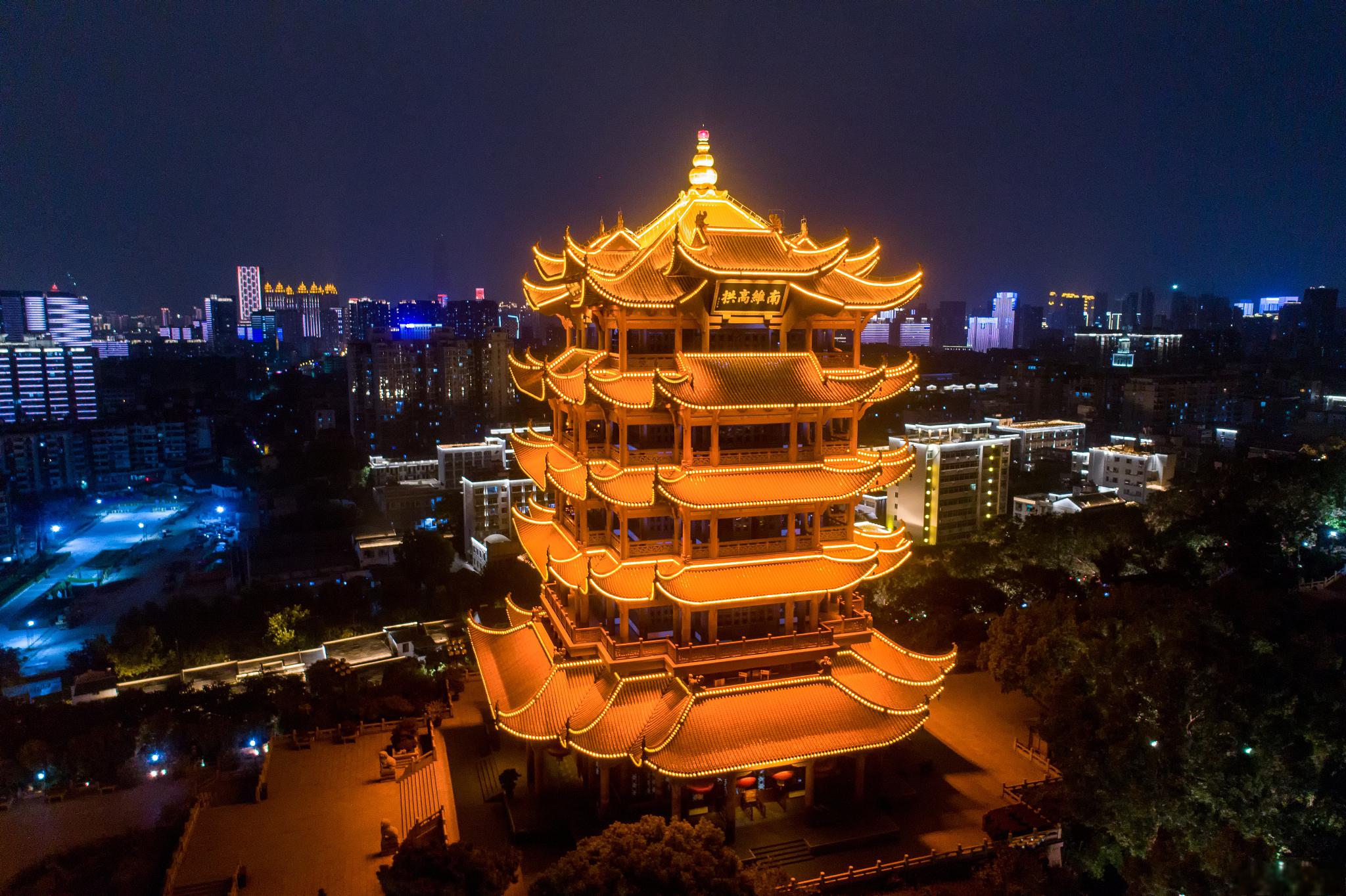 手机玩游戏时突然掉线了-游戏激战正酣时网络突然中断，心情如过