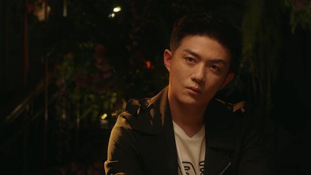 过界男女的悲欢离合：爱情初期甜蜜，后期却因现实压力出现裂痕