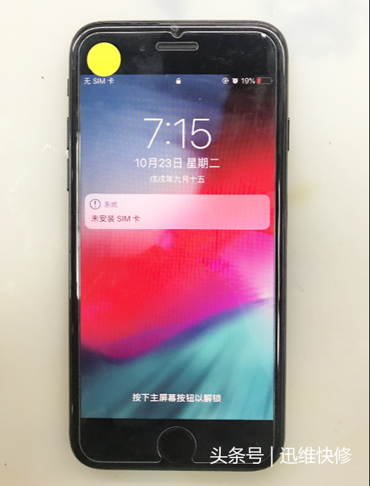手机玩游戏碰到上面就黑屏-手机玩游戏总黑屏？这些方法或许能帮