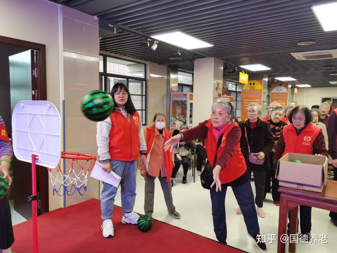手机游戏 奶奶_老奶奶的手游_奶奶游戏视频解说