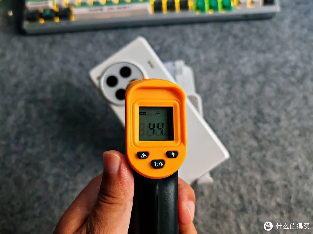用水凝膜打游戏真是难受_贴水凝膜影响触摸_手机贴水凝膜影响打游戏吗
