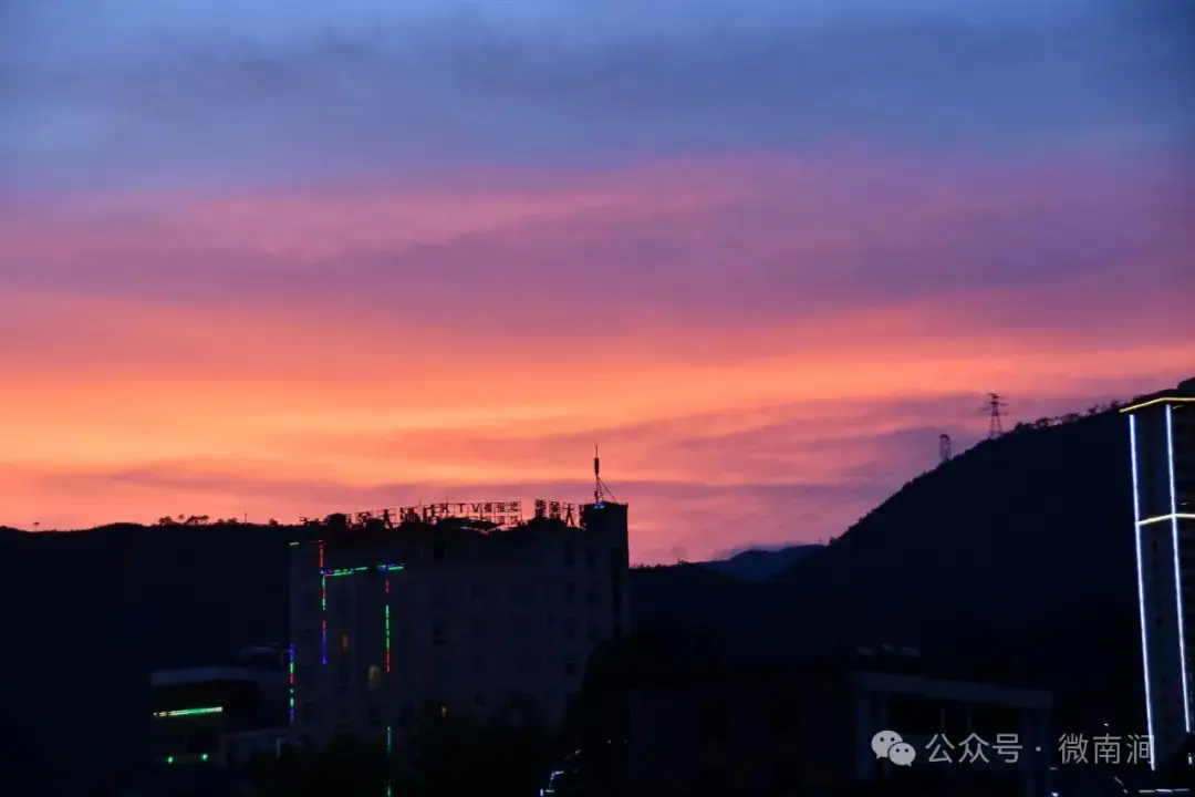 夏夜最后的烟火_夏夜作文300字_夏夜